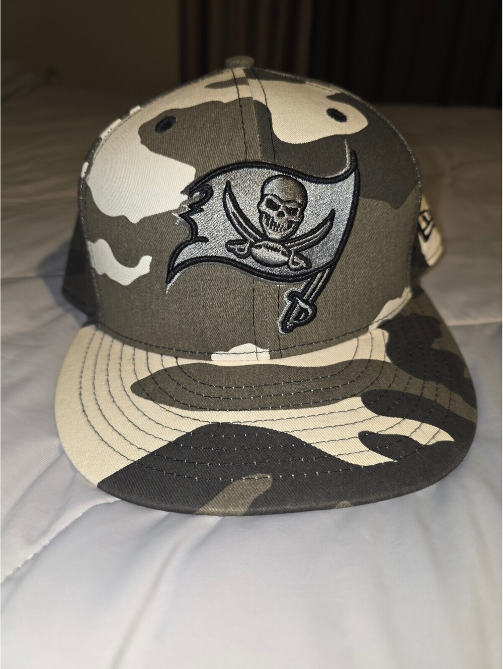 Buccaneers 59FIFTY Fitted Camo Flat Brim Hat Size 7 1/2 NFL